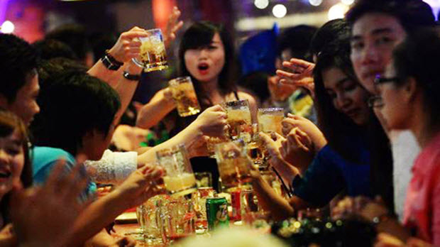  Hãng bia ngoại đặt cược vào 'bàn nhậu' của người Việt